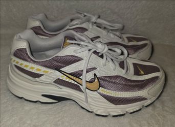 Nike INITIATOR Women’s Athletic Shoe Size 9 Gold 394053-200