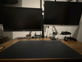 Dual Monitors With Mount