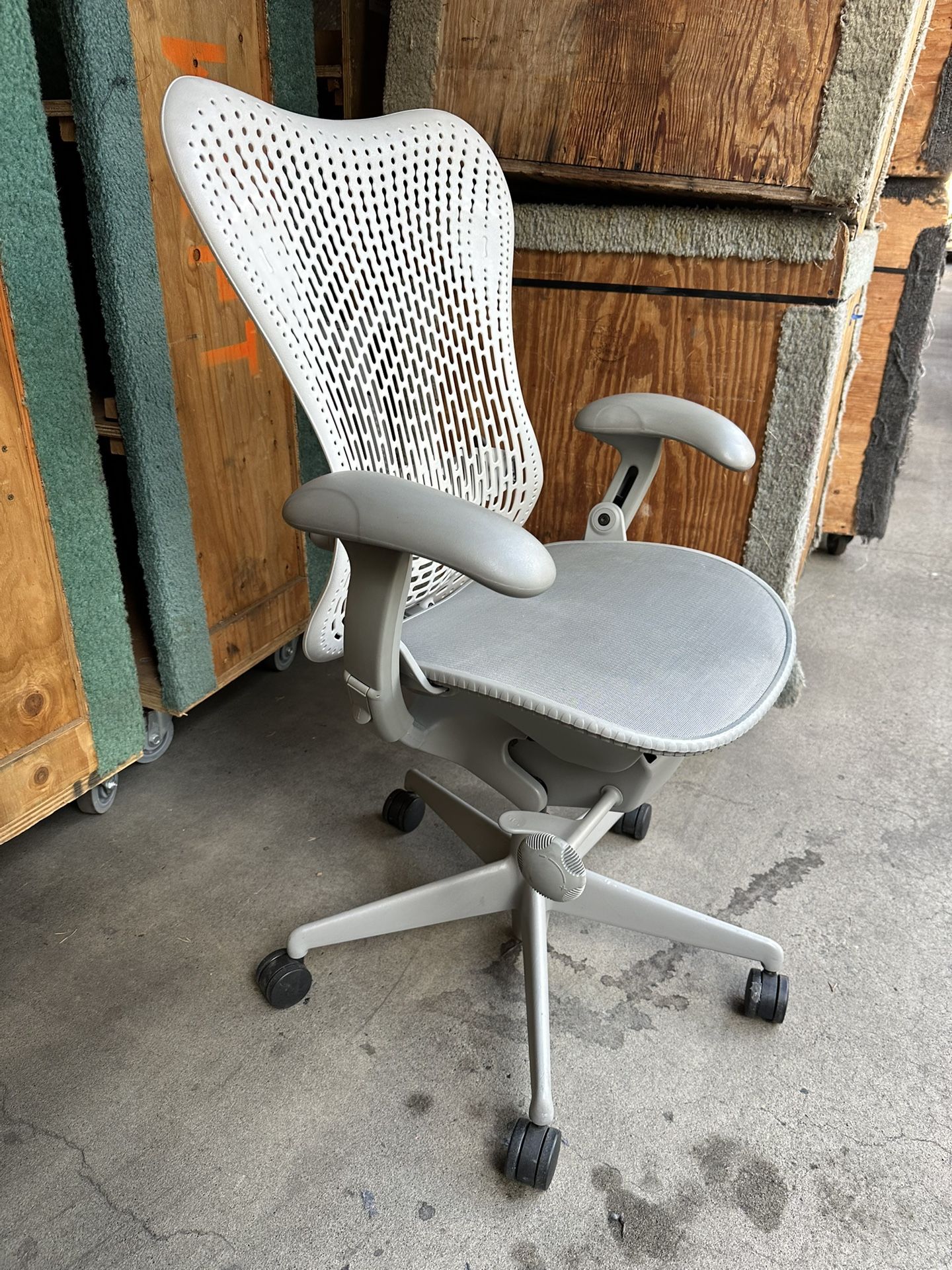 Herman Miller Mesh Seat Mirra Chair, Fully Adjustable And Award Winning Design