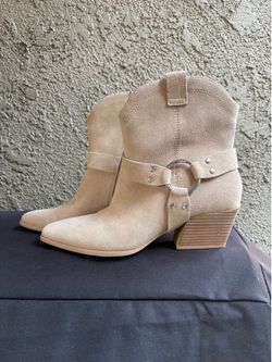 Suede boots 7.5