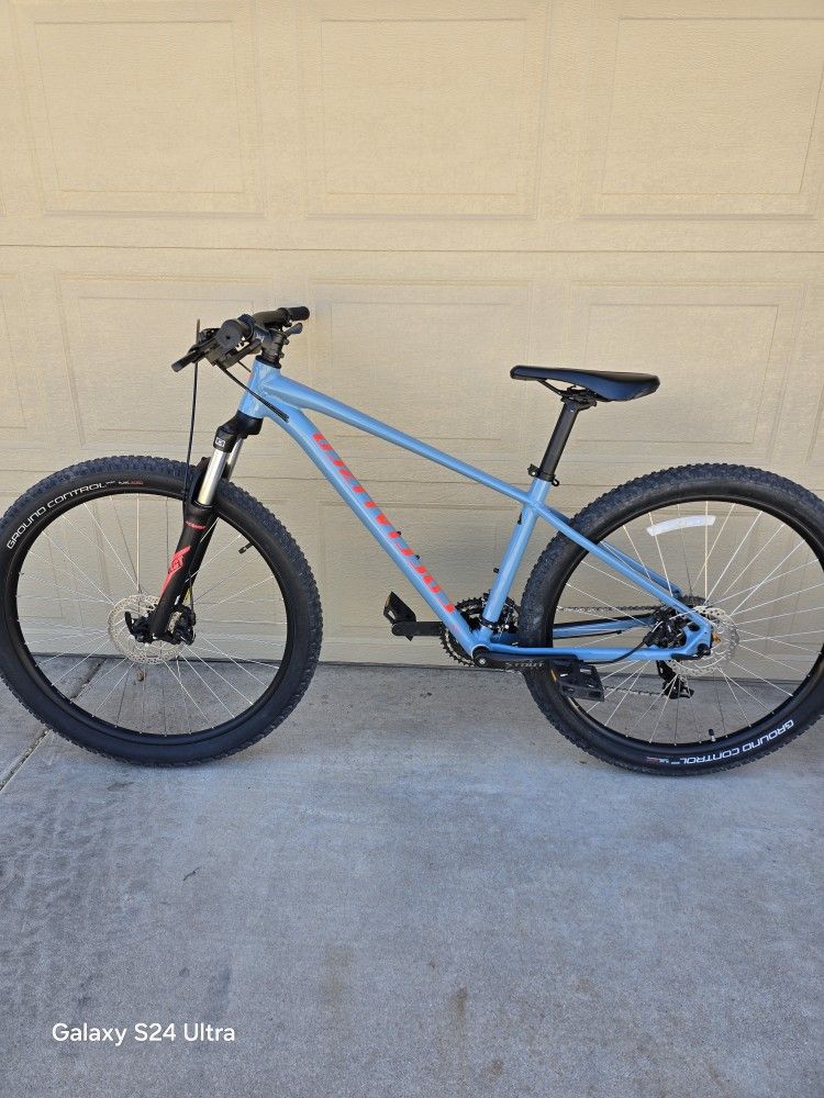 SPECIALIZED PITCH MOUNTAIN BIKE (MEDIUM FRAME)