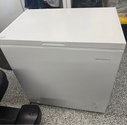 Insignia Chest Freezer 7.0 Cu. Ft