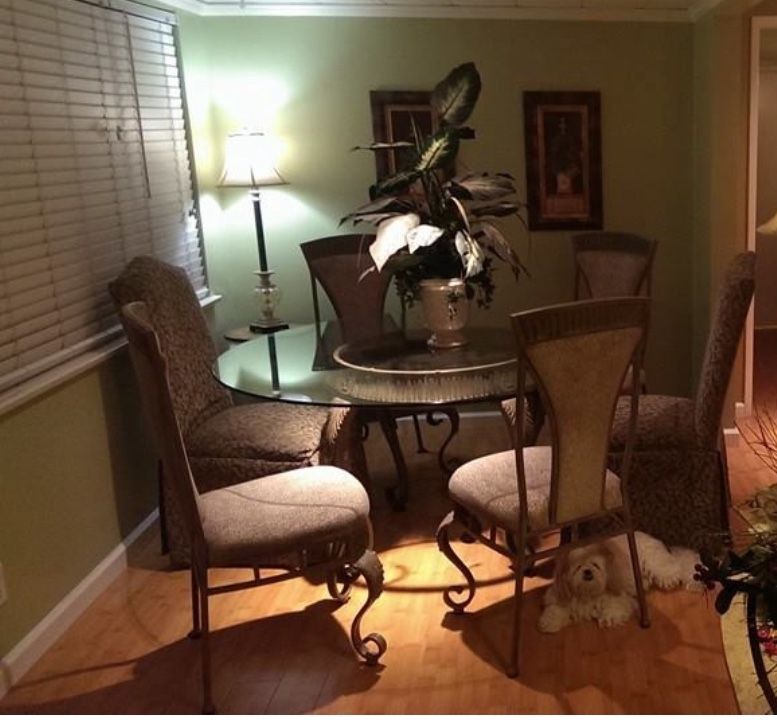 Dining Room Set With Round Glass Table & 2 Tailored Chairs And 4 Steel Legs Chairs display picture 1