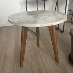 End Table / Coffee Table 