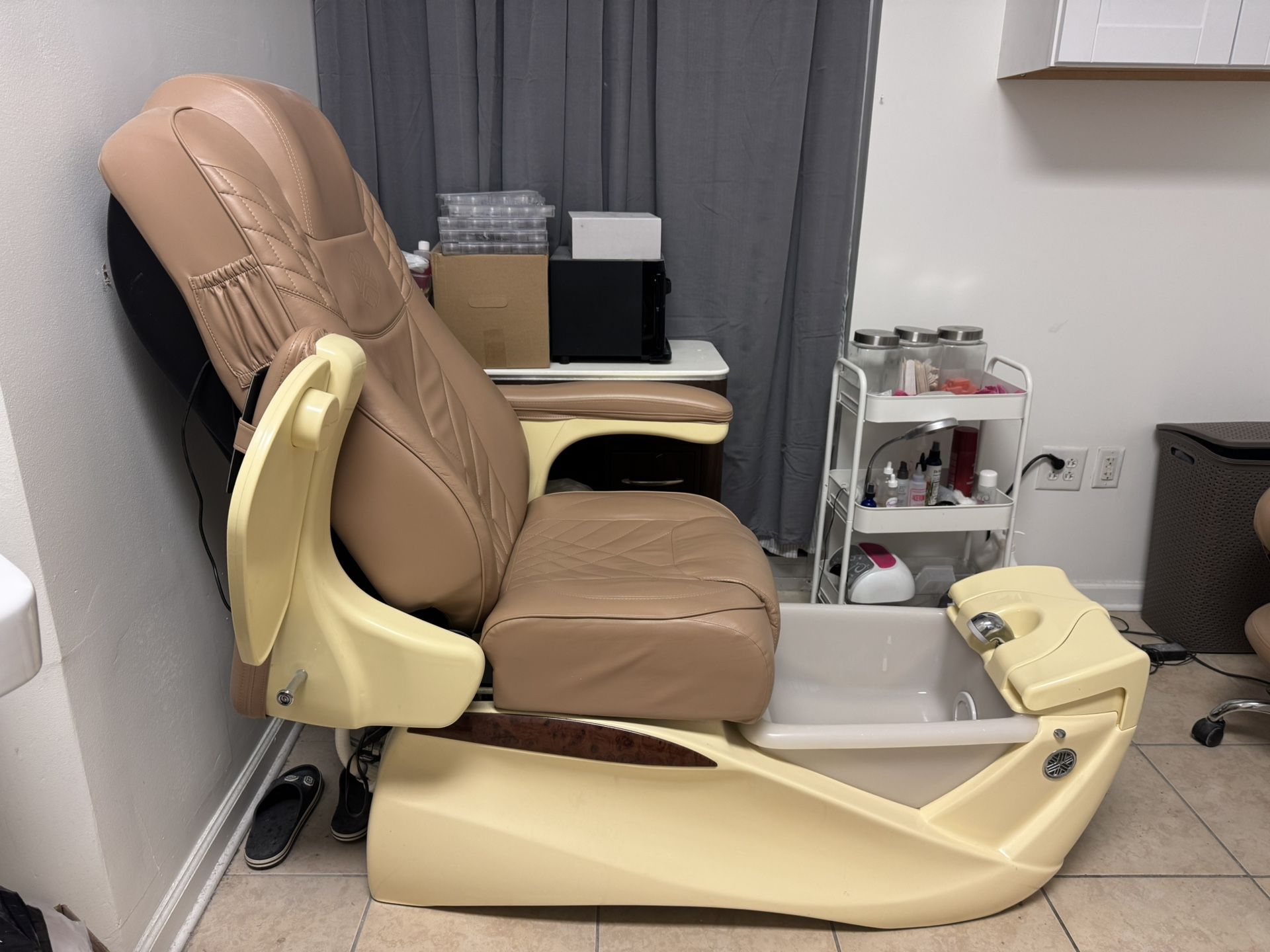 Pedicure Chair & Tech Stool