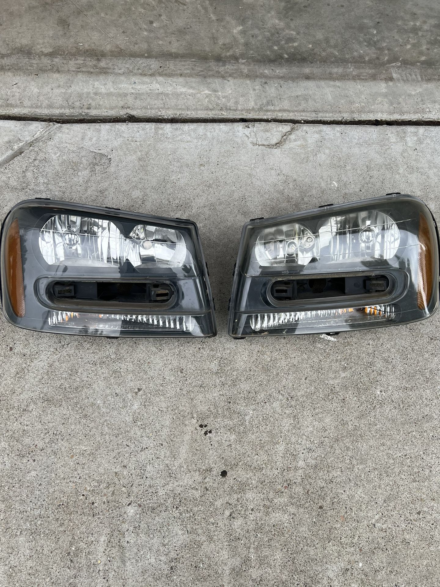 Trailblazer Headlights Used 
