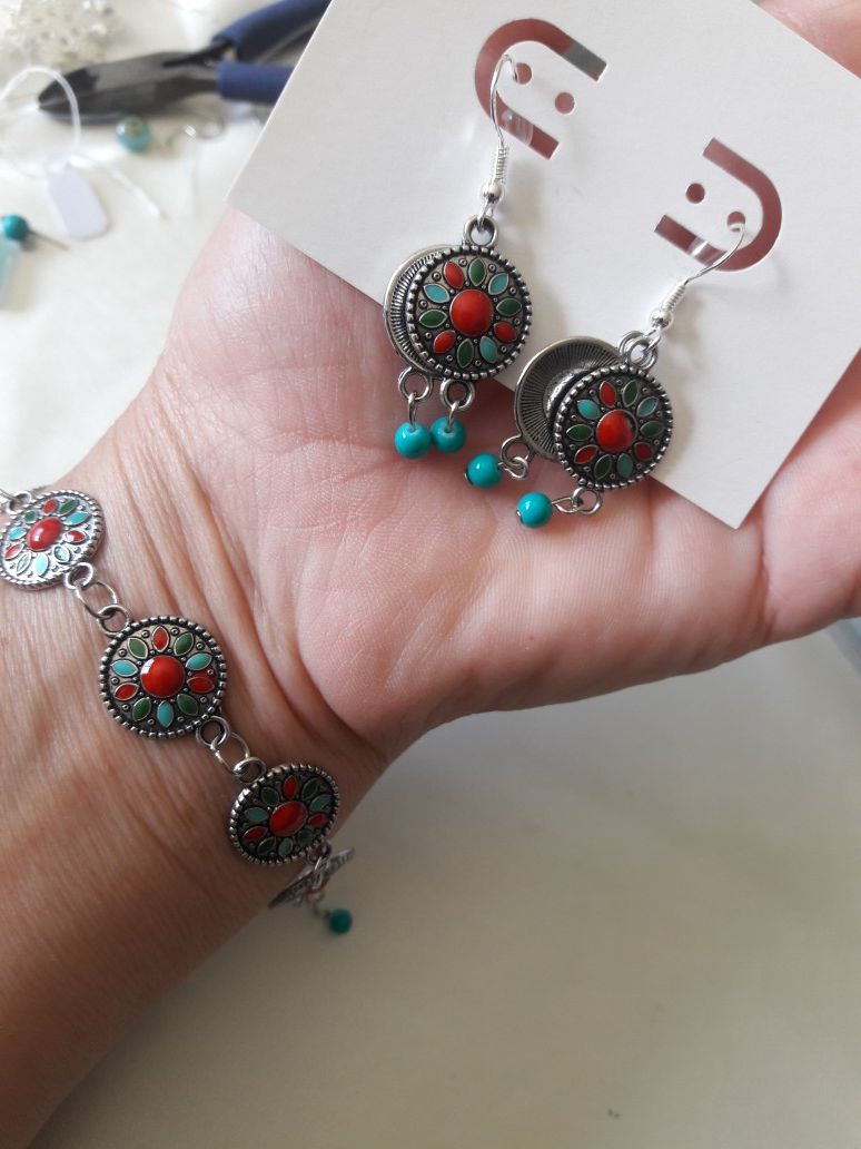 Vintage silver earrings and bracelet set
