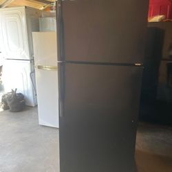 Top Freezer Refrigerator Good Condition 3month Warranty Delivery Aviable 