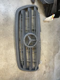 2022 MBZ Sprinter Grille