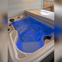 Marquis Celebrity Broadway Hottub - Good - Erie County, NY