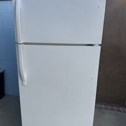Refrigerator  Kenmore Apartment Size . Size :30”wide By 66” High By 32” Depth .Works Perfectly Well .