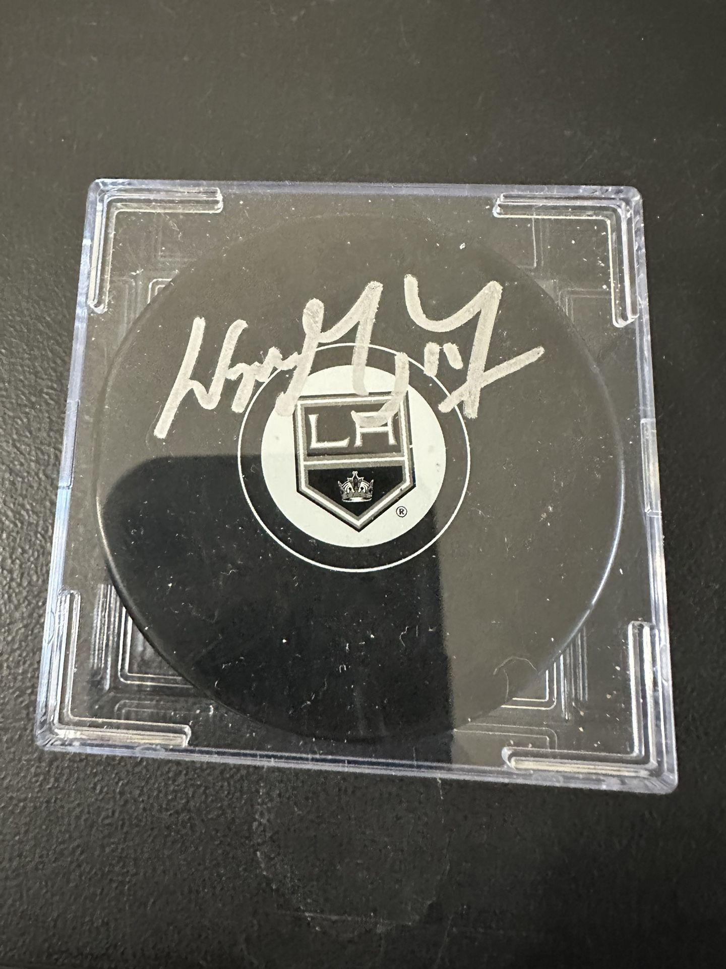 Wayne Gretzky signed LA Kings autographed NHL hockey puck in case w/COA - 833