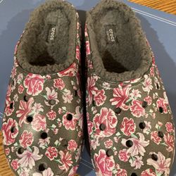 Néw Fur lined Gray Crocs Pink Floral Womens Size 7