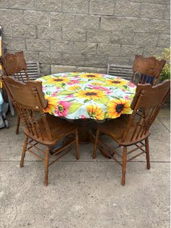 Table and chairs - includes 2 Table clothes.