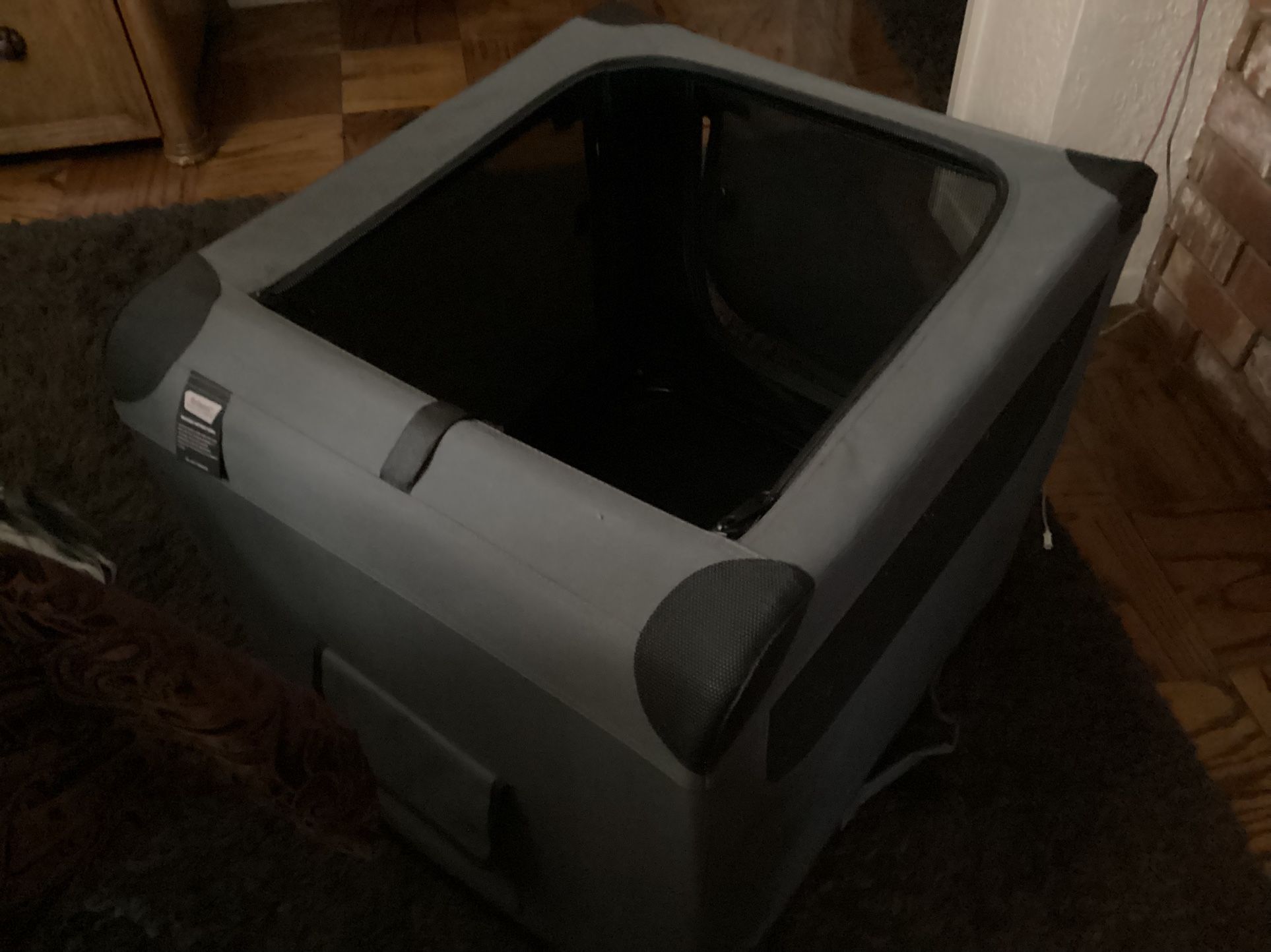 Like New. Pet Carrier See Picture for size. Large