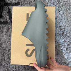 Yeezy Slide Size 11