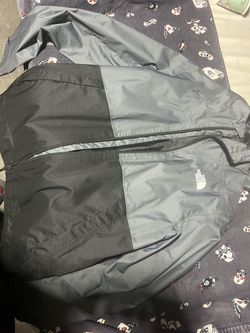 L north face windbreaker