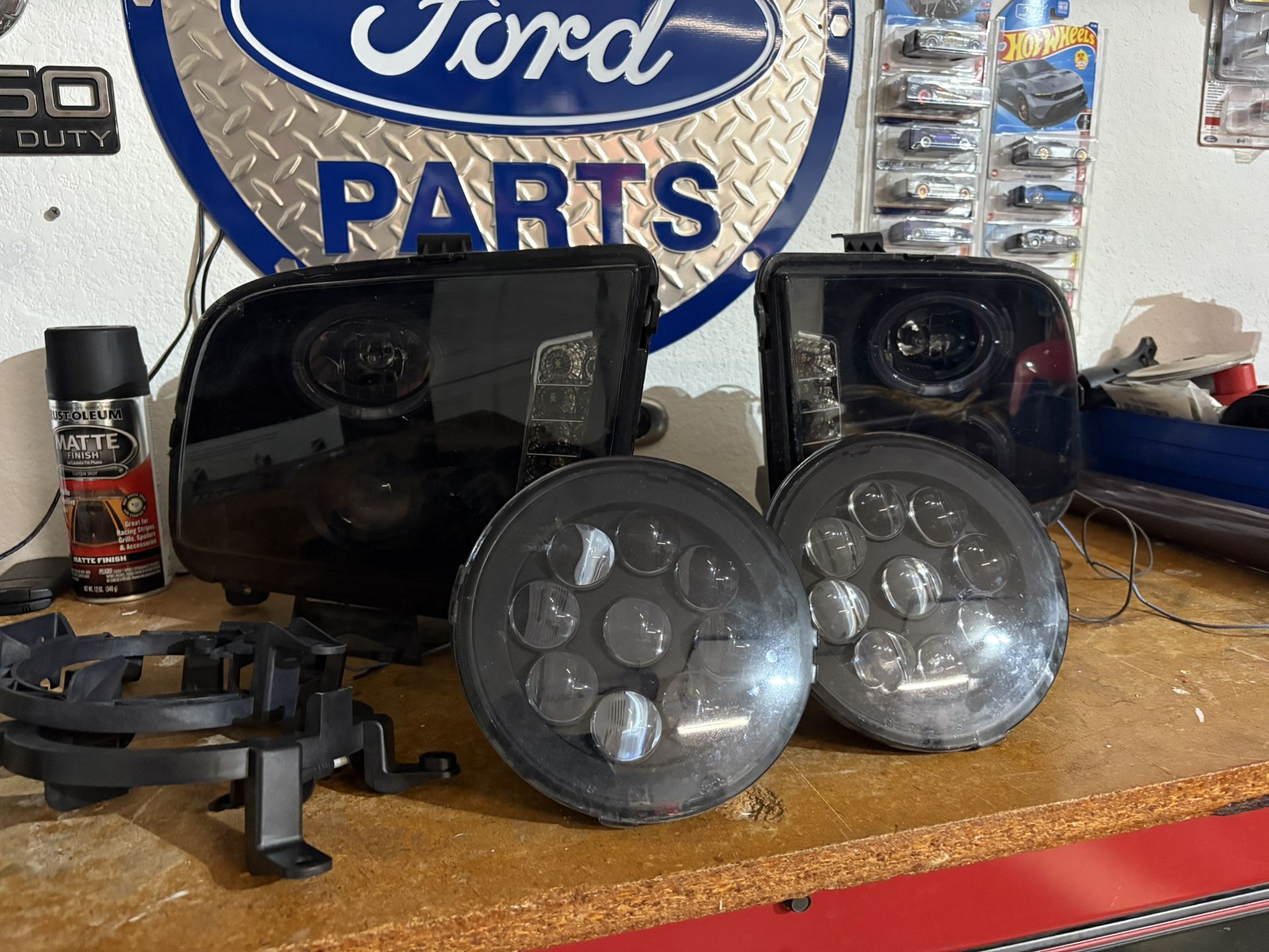 05-09 Mustang Headlights And Fog Light