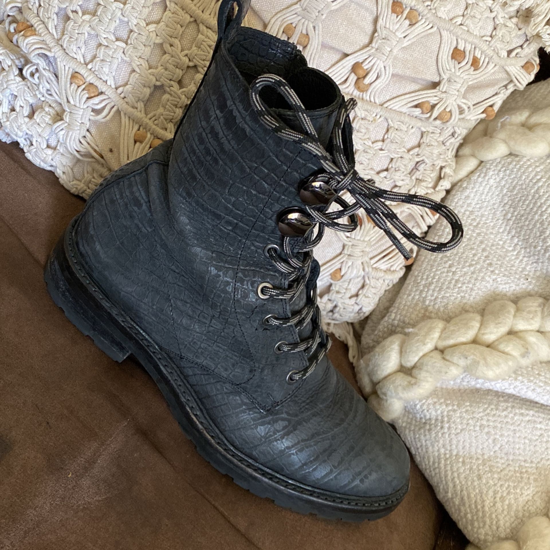 New Frye Julie Hook Combat Boots Womens Black Vintage Leather