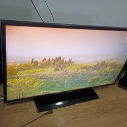 50 Inch Spectre Tv With Roku And Stand 