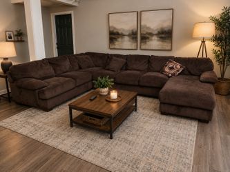 🔥 Oversized Brown Sectional with Chaise Lounge – Deep Seating – Price Negotiable 🔥