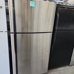 Kenmore Full Size 33in Wide Stainless Top Freezer Fridge 