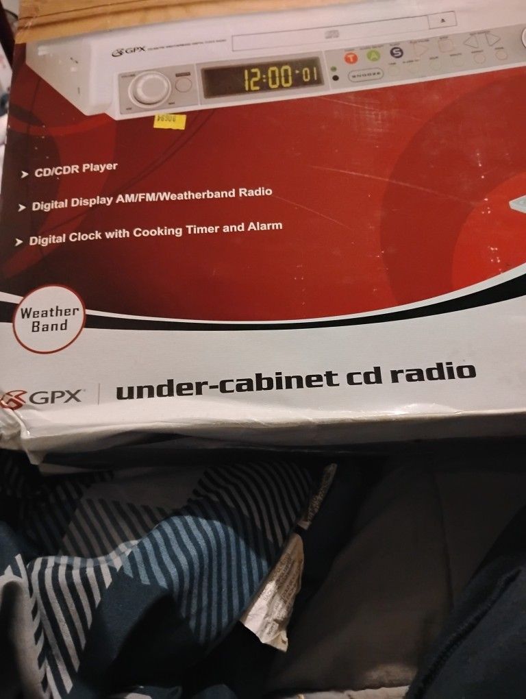 Under Cabinet CD Radio Gpx