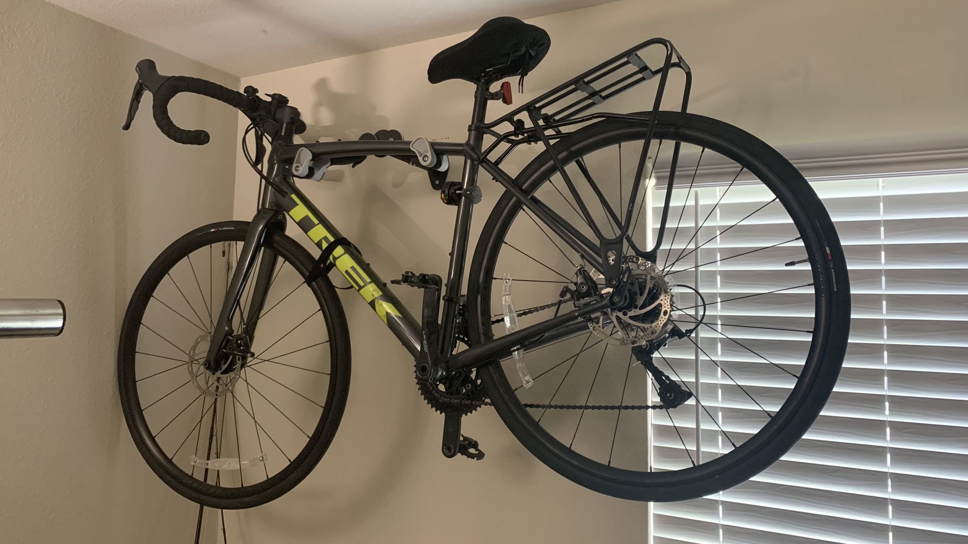 Trek Domane AL 3 (54 cm Lithium Grey/Trek Black) - Excellent Condition