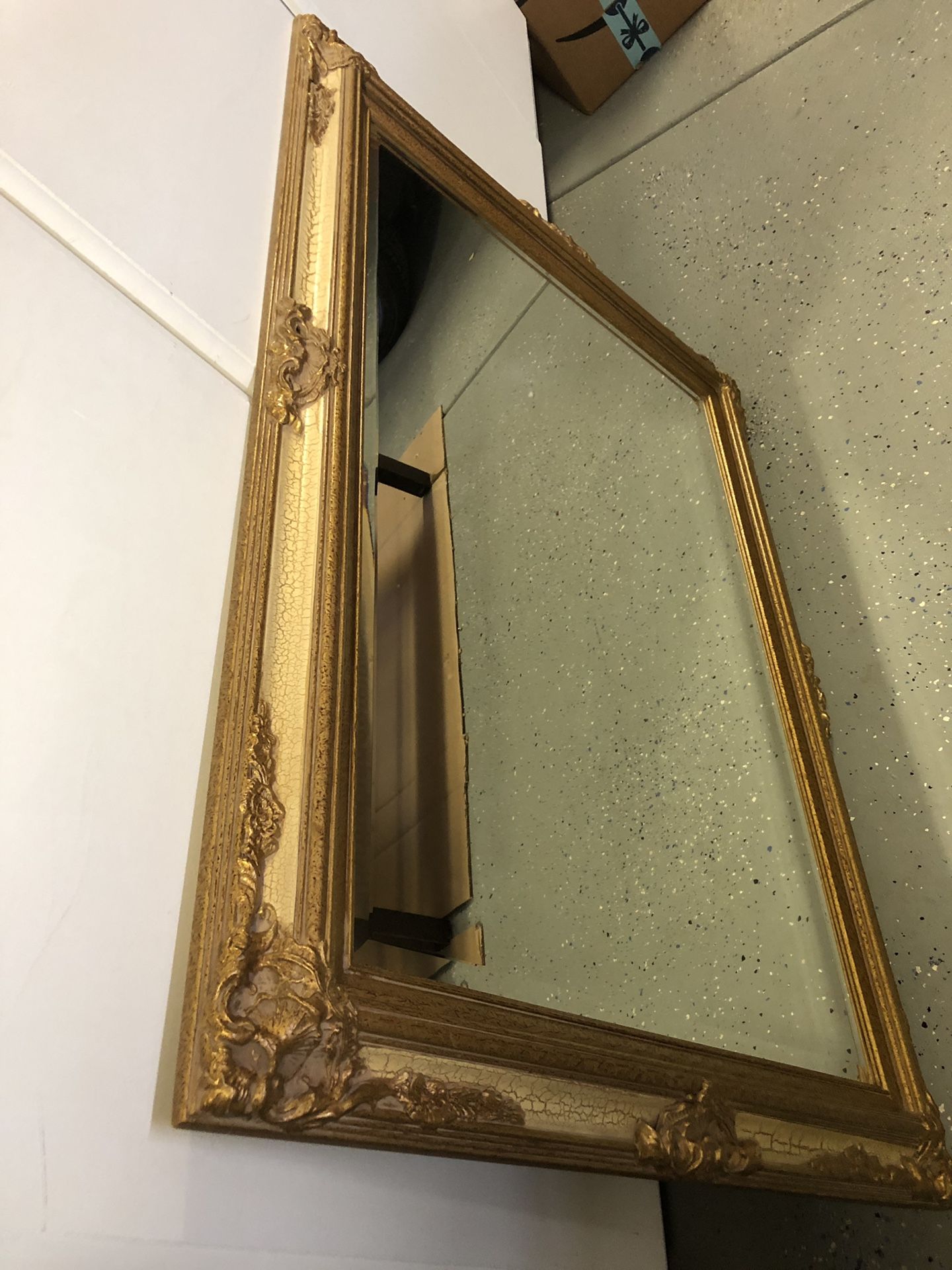 Decorative wall mirror