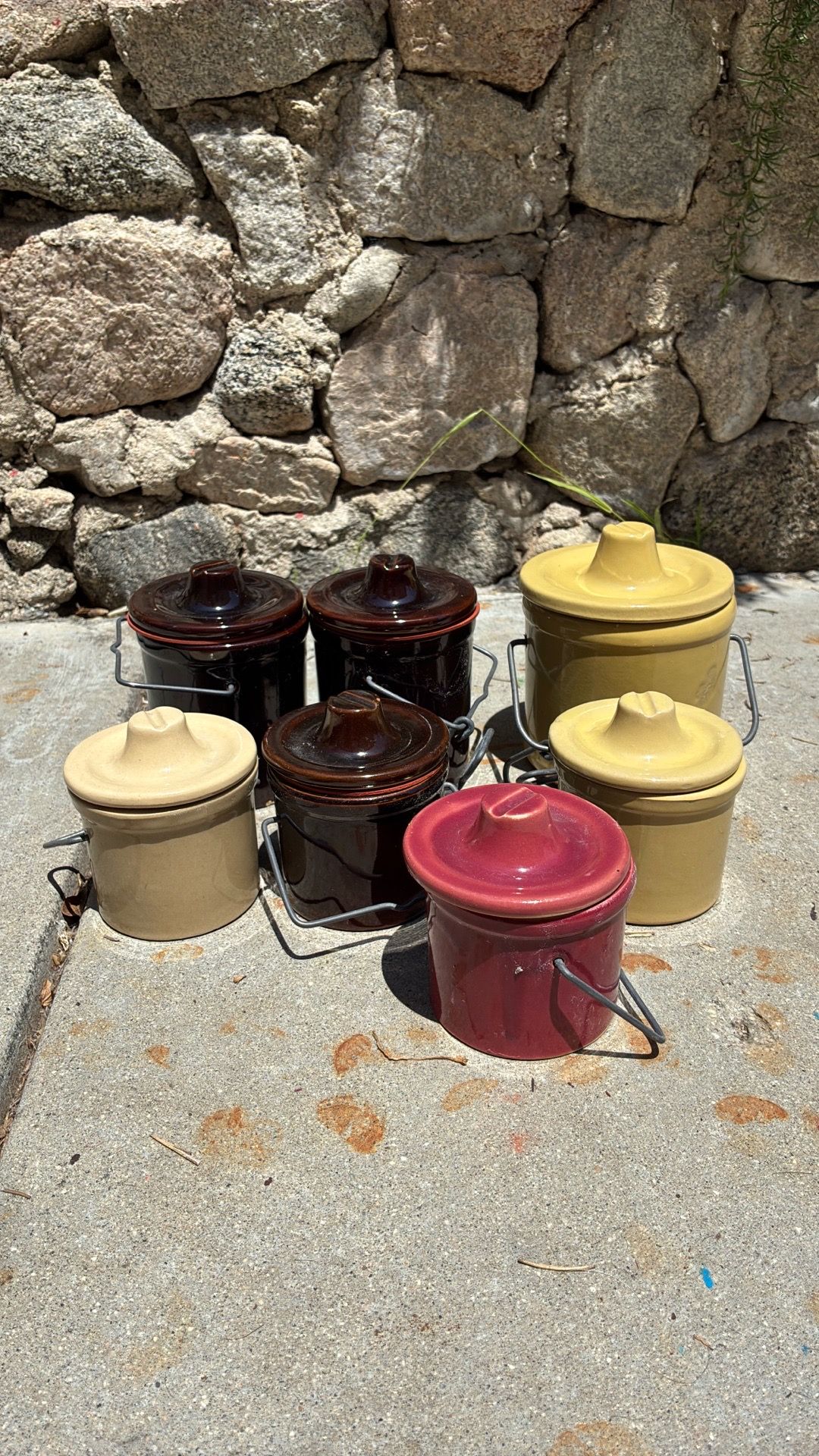 7 crocks with a snap closure