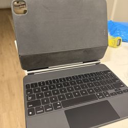 Official Apple Magic Keyboard iPad Pro 11 (Model AA261)– Excellent Condition
