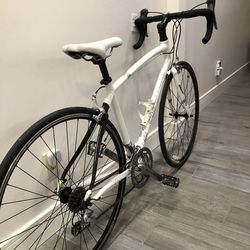 Woman’s Specialized Road Bike Alum/Carbon Tuned Ready/Ride