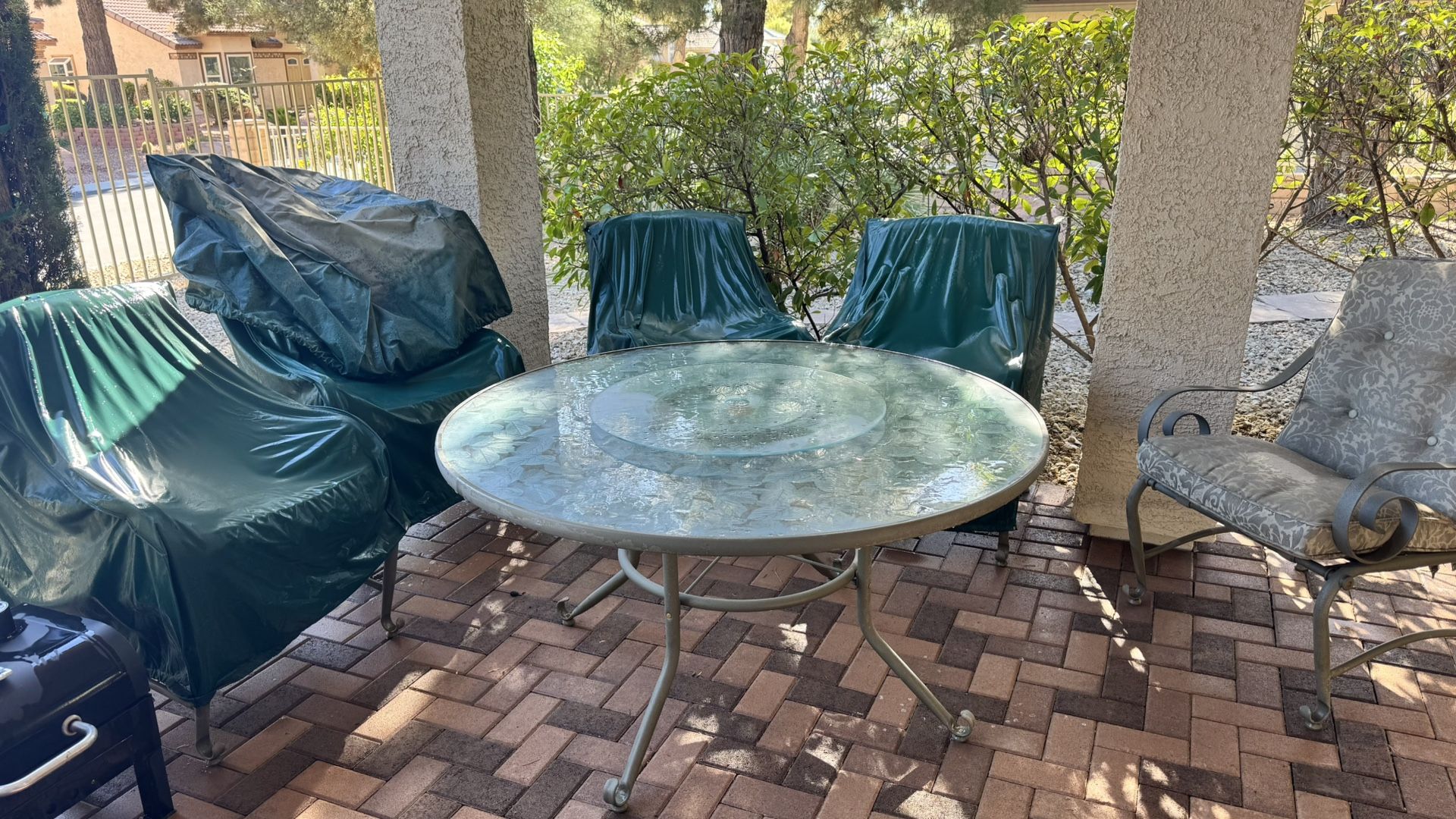 Outdoor Table And Chairs 