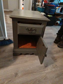Vintage BroyHill Side Table 