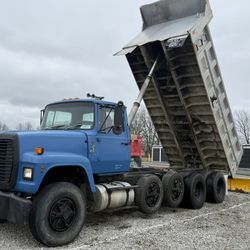 1990 Ford LT 8000 Dump Truck 