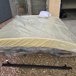 Curb Side Alert- Free King & Queen Size Mattresses & Box Frame & Twin Size Day Bed. Pick Up Only. 