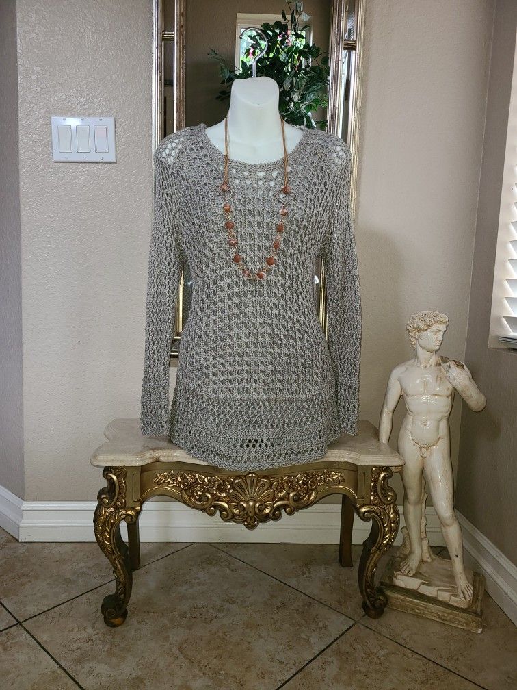 Mini Dress/ Tunic Size Medium  (Perfect To Wear With Leggings) Perfect For Upcoming Fall. 