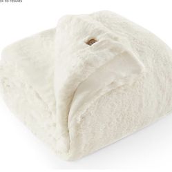 UGG Euphoria Plush Faux Fur Reversible Throw Blanket Snow for Sale in Lisle IL OfferUp
