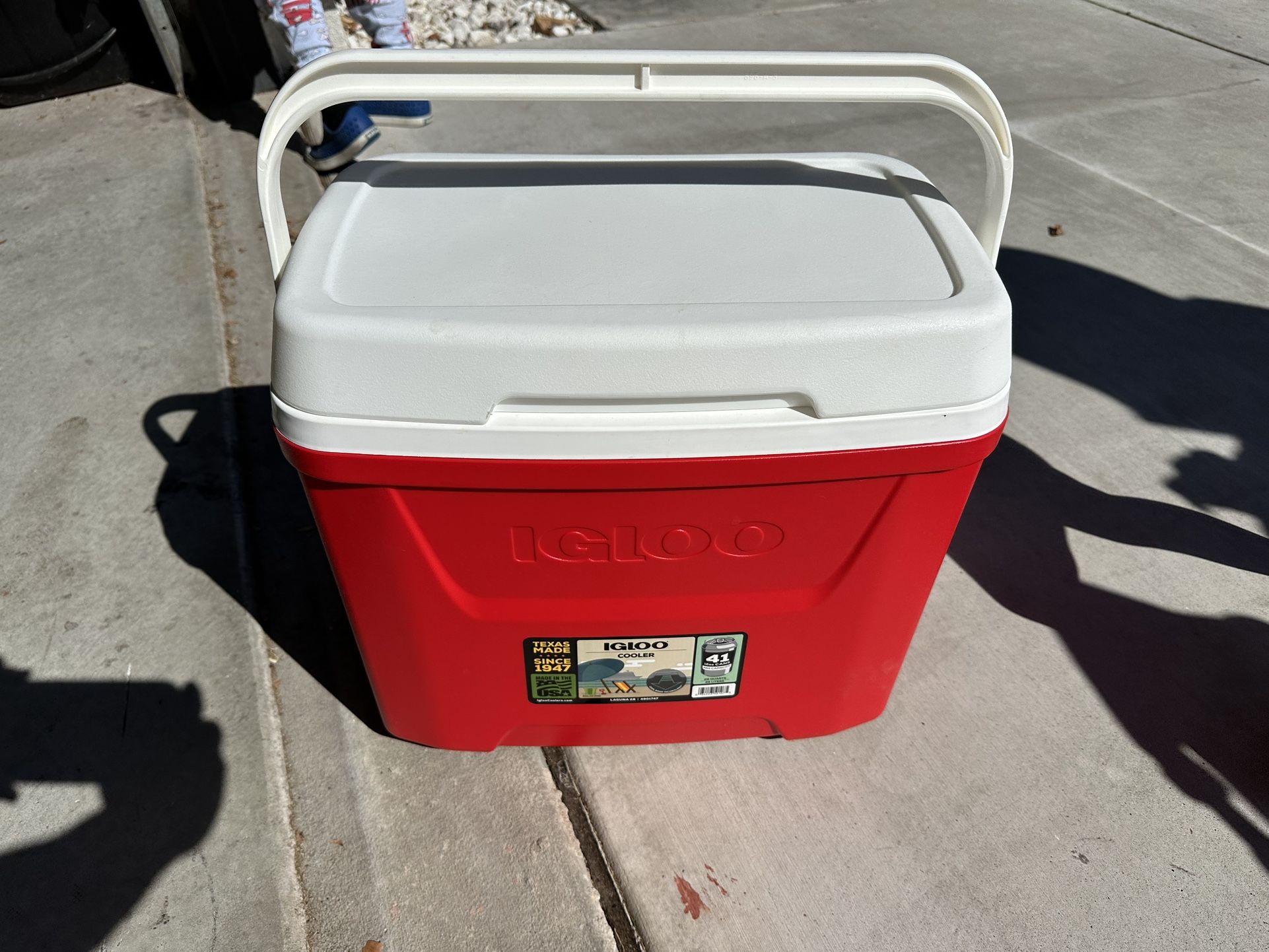 Igloo Cooler. 41 Can L. 28 Quart