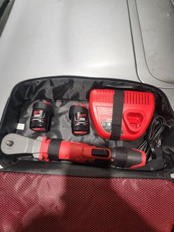 Milwaukee
M12 FUEL 3/8 in. Right Angle Impact Wrench Kit