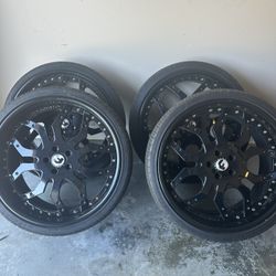 22 Inch Forgiato Rim & Tire Set. Offset 