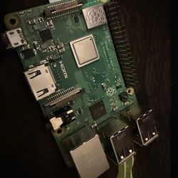 Raspberry pi 3b+, 32 gb sd card loaded with retro games
