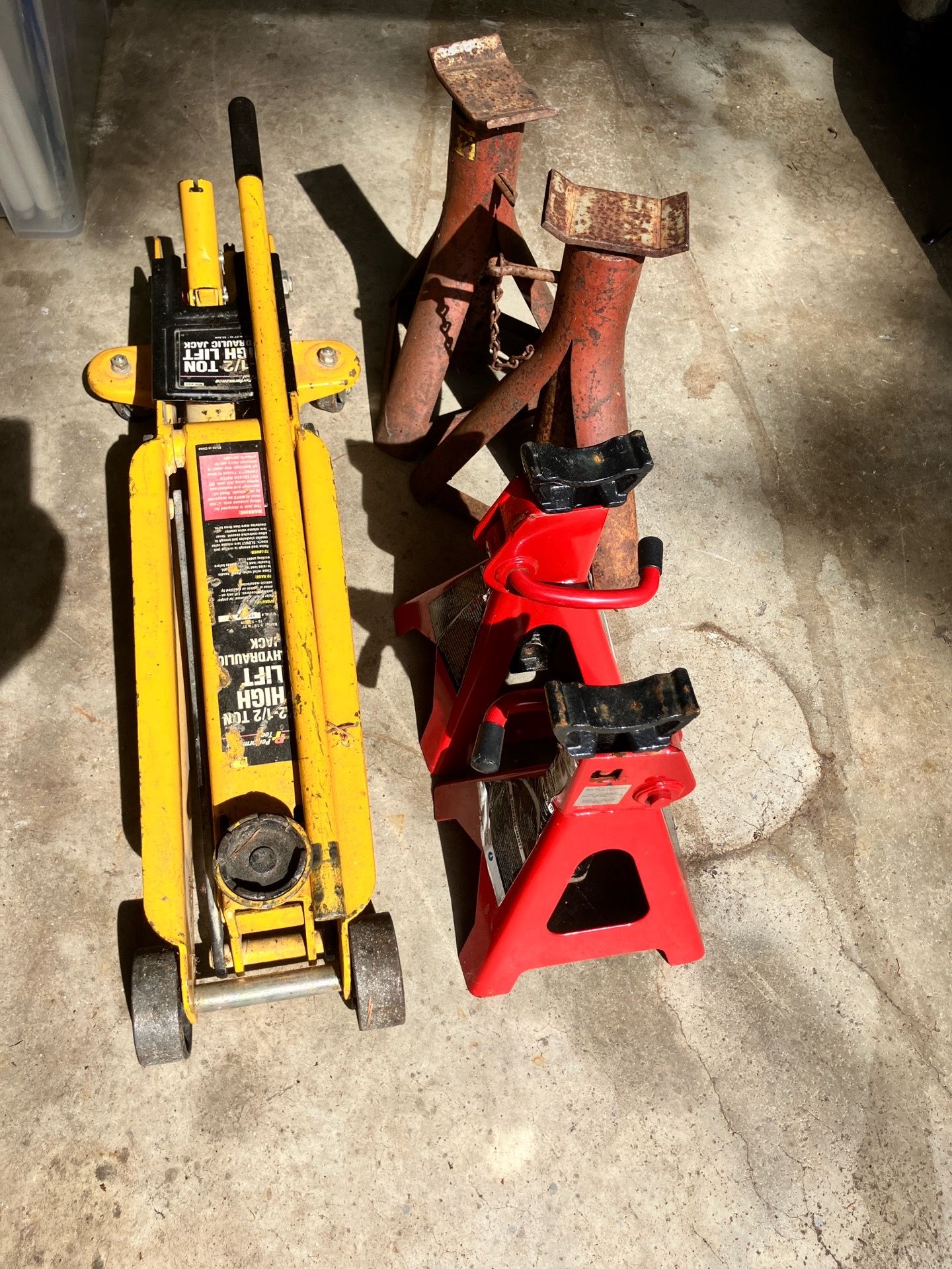 2 1/2 ton jack and 4 jack stands
