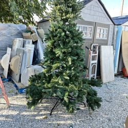 Hi everyone we this 9 ft Christmas tree come wt white lights this come lake this the top piece its different model but still work fine  thats we askin