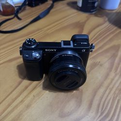 Sony NEX-6 Mirrorless Camera (16-50mm Lens + Battery)