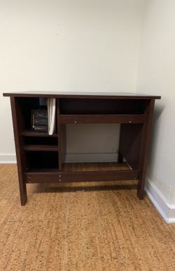 Desk (29x35x21)