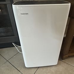 Portable AC – 8,000 BTU – Like New! 
