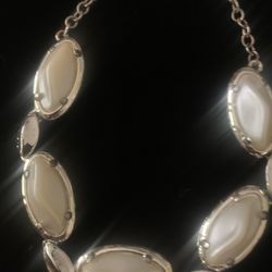 Gorgeous Off White Pearl Colored Stone And Gold Choker Necklace 