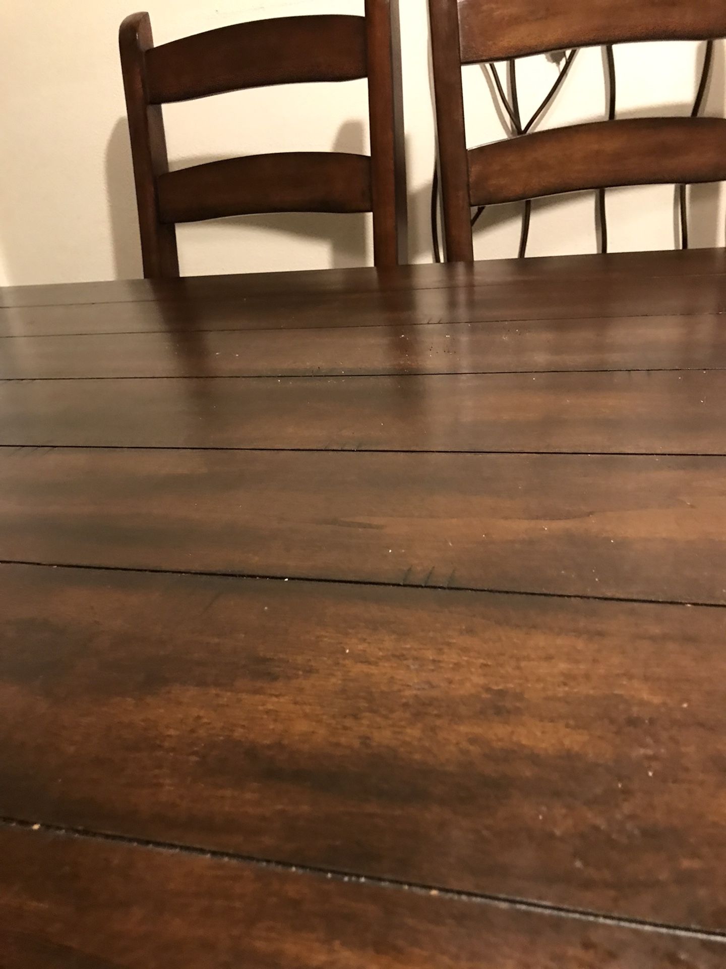 Like New 6 Piece Dining Room Set Solid Wood