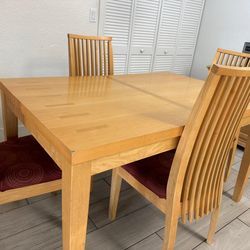 Dining table whit 4 chairs